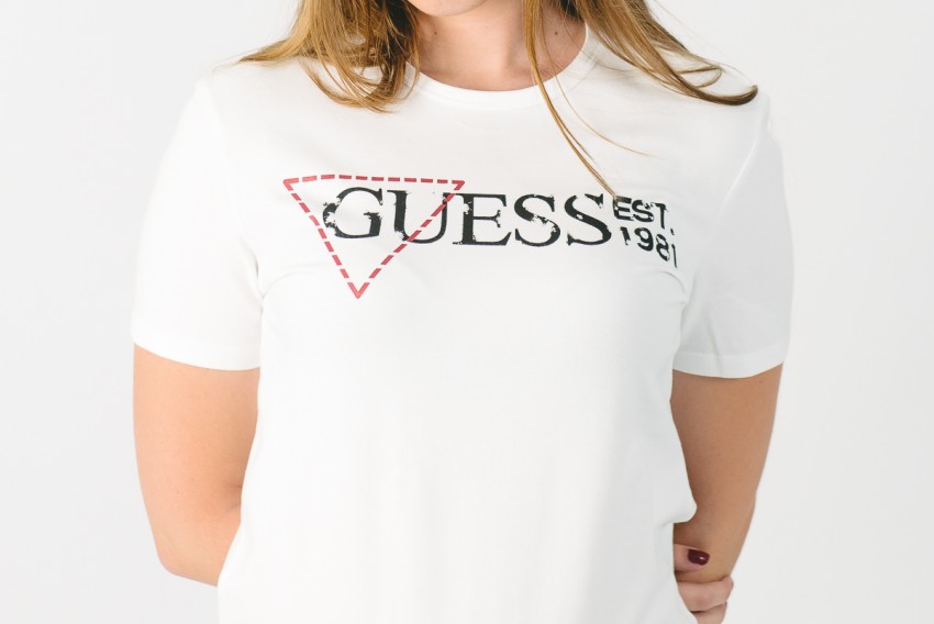 Las 8 mejores camisetas Guess de mujer【2024】