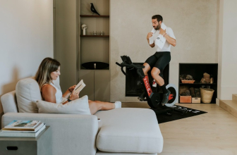 ¿Bicicleta estática o rodillo inteligente para entrenar indoor? Guía práctica para elegir